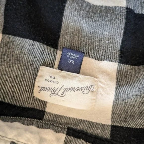 Universal Thread Black and White Flannel Button Down Size XXL - Picture 2 of 9